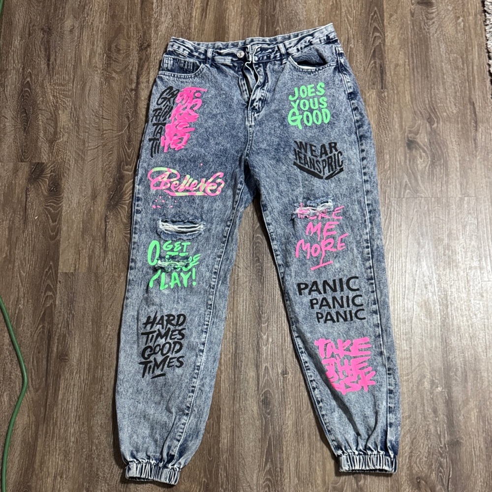 SHEIN Black and Pink Graphic Boyfriend Jeans